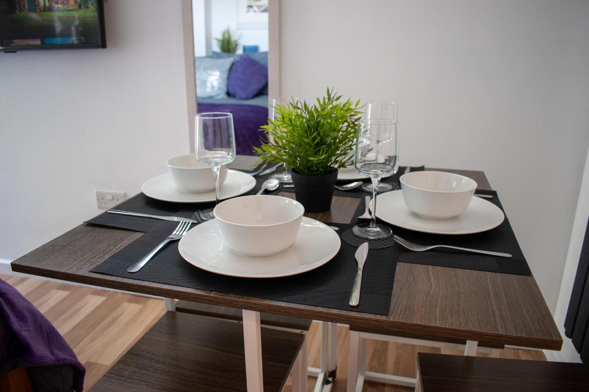 121 Studio - Central Studio Apartment, Terrace & Full Kitchen - Airport & Train Shuttle Bishop's Strotford Cameră foto